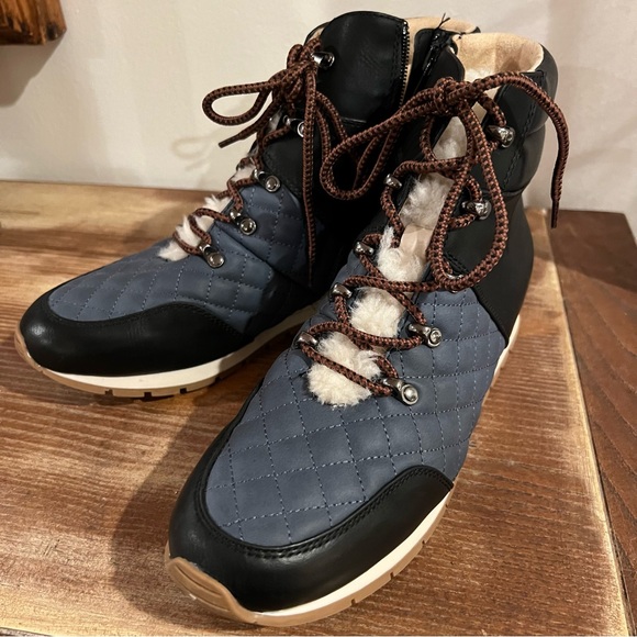 Wonderly Baluxy Booties Blue Faux Fur Size  9 - Picture 3 of 10